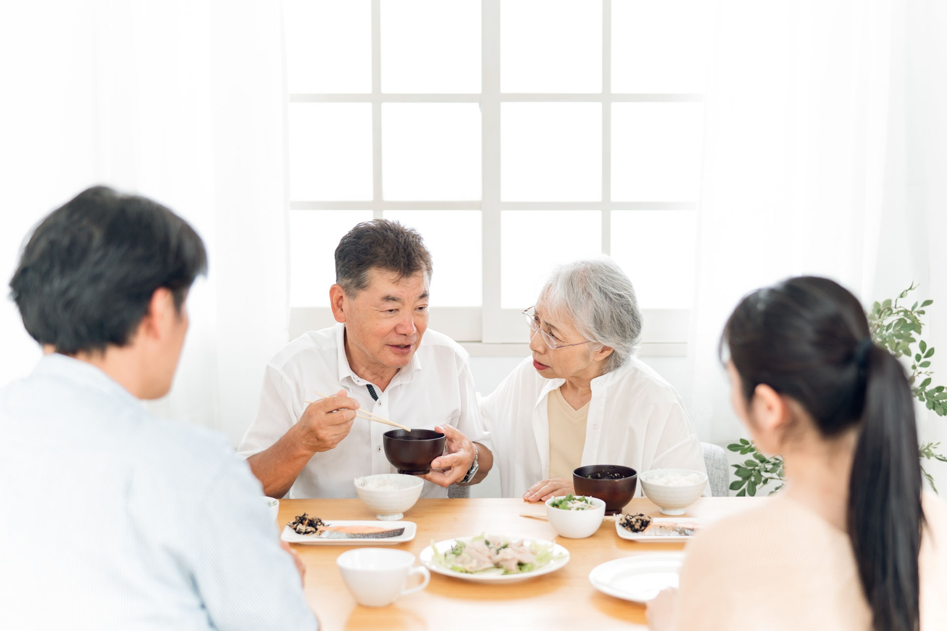 食事中に体調不良になる高齢者（困る）