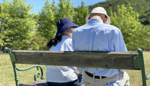 認知症の症状はどのような段階で進行する？段階ごとの対応方法や症状を早めるリスクなどを解説