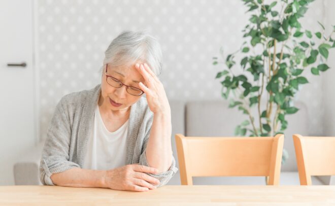 認知症予防のための食べ物は？効果的な栄養素や食事方法・リスクを高める食材