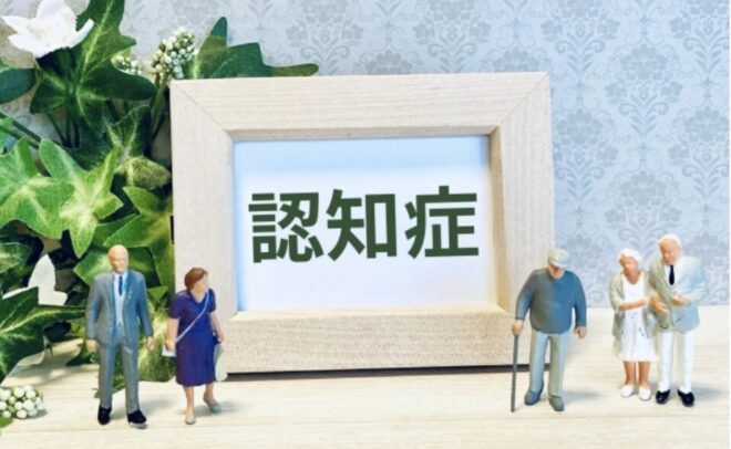 中期の認知症はどんな症状？認知症の種類別症状や治療法、ケア方法を解説