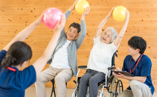 認知症で老人ホームに入るには？手続きや選び方を解説