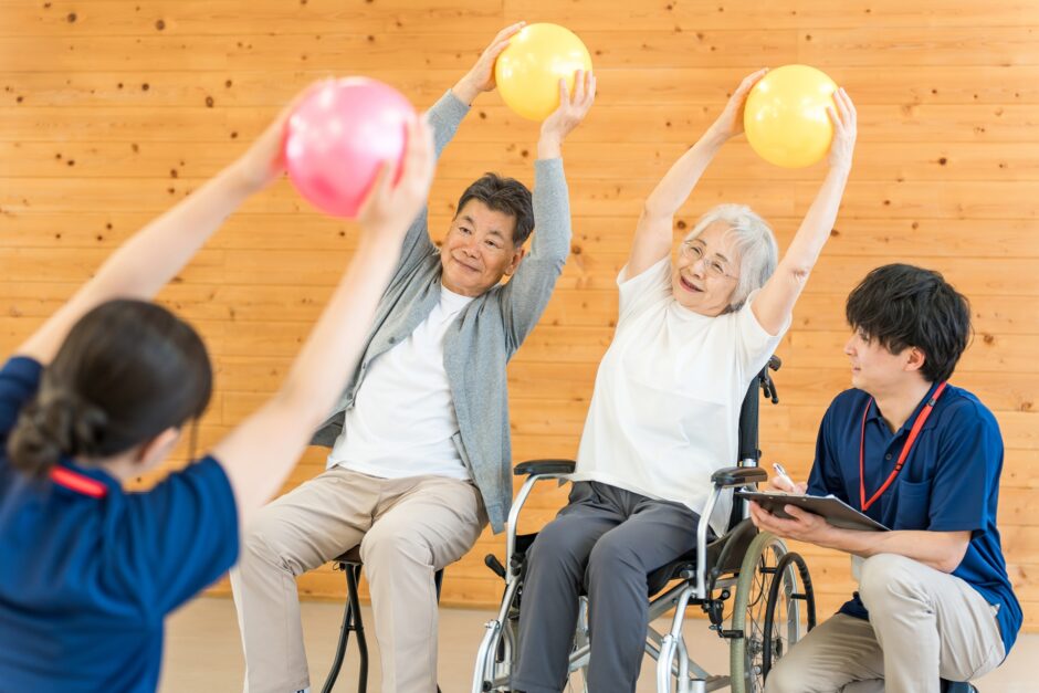 認知症で老人ホームに入るには？手続きや選び方を解説