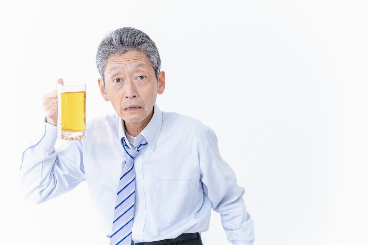 アルコール性認知症とは？症状や治療法、アルコールと認知機能の関係を解説