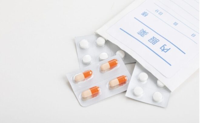 認知症の薬に副作用はある？薬の種類と代表的な副作用、薬との付き合い方を解説