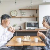 認知症の初期症状｜会話の変化と受診の目安、コニュニケーションのコツや治療法を解説
