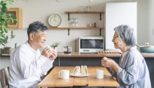 認知症の初期症状｜会話の変化と受診の目安、コニュニケーションのコツや治療法を解説