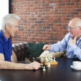 認知症はトレーニングで予防できる？効果と暮らしのなかでできる方法を解説
