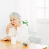 認知症の段階とは？症状や進み方、段階別の接し方、治療法を解説