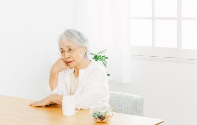 認知症の段階とは？症状や進み方、段階別の接し方、治療法を解説