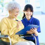 認知症と診断されると介護保険の給付を受け取れる？内容や手続きを解説