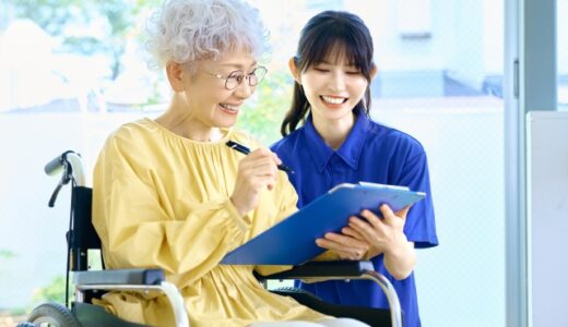 認知症と診断されると介護保険の給付を受け取れる？内容や手続きを解説