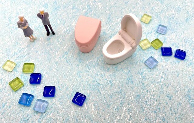 【認知症のトイレトラブル】原因や対処法、注意点、困ったときの相談先を解説！